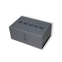 Boîte cadeau magnétique en carton noir de luxe sur mesure avec insert en mousse
