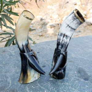 Cuerno para Beber de Búfalo/Buey de la Mejor Calidad, Taza Vikinga Natural para Beber con Borde de Latón Moldeado y Soporte para Cuerno en Venta - Product Image 4