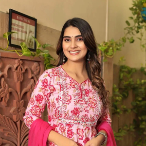 Guarda fuori da un set cinematografico da sogno mentre ti giri e cammini in questo elegante anarkali con materiale di alta qualità - Product Image 1