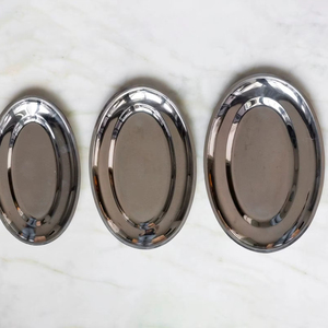 Assiette de présentation élégante en or rose pour décor de table de mariage et repas raffiné, parfaite pour les fêtes, les événements et les occasions festives - Product Image 1