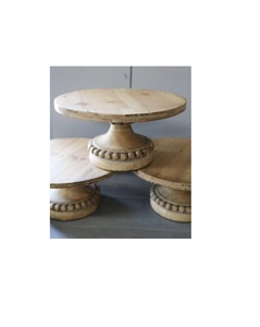 Support en bois pour gâteau de mariage classique, parfait pour la présentation de produits de boulangerie sur des thèmes de célébration traditionnelle ou pour des cadeaux élégants - Product Image 2