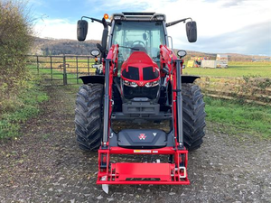USADO Y Massey Ferguson 135. Tractor de carga - Product Image 3
