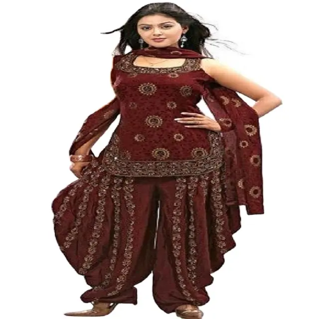 Женский костюм с вышивкой в Пакистанском Стиле