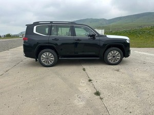 Nuevo SUV LC 300 2026 Negro 4x4 Gasolina con Asientos de Cuero y Techo Panorámico 360 °   Cámara Trasera 3.0l Automática 4WD - Product Image 3
