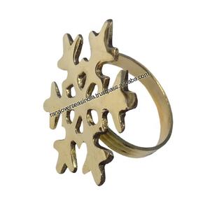 Vente en gros de ronds de serviette en laiton créatif, décoration de table en métal faite à la main pour cuisine, mariage, dîner, restaurant - Product Image 1