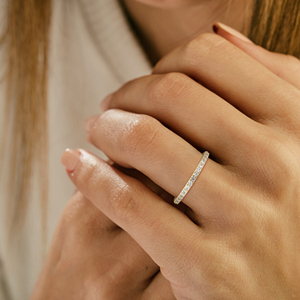 Bague en or et diamant Moissanite 14K avec diamants pour les mariages et les fêtes Bijoux durables - Product Image 4