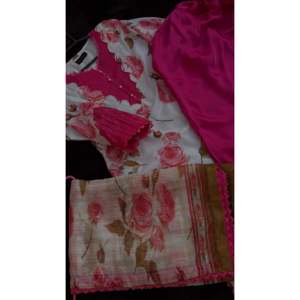 Elegante Vestido Rosa y Blanco para Mujer con Estampado Digital, Cintura Baja y Diseño Hueco, Ropa ODM Mixta para Banquetes y Uso Diario - Product Image 4