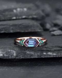 Anillo Hexagonal de Plata de Ley 925 con Racimo de Esmeraldas y Alejandrita que Cambia de Color, Chapado en Oro Rosa - Product Image 2