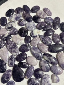 Tamaño personalizado Lepidolita natural Púrpura Piedra preciosa Cabujón Cantidad a granel Mezcla Forma Tamaños Piedras preciosas sueltas - Product Image 4