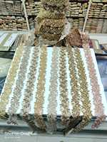 Bordure en organza écologique sur mesure avec des perles blanches en motif floral pour la revente de vêtements lourds