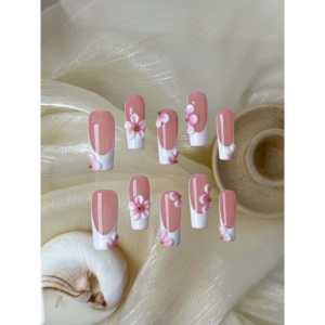 Ongles press-on français Blush Petal, manucure française élégante avec détails en forme de pétale - Product Image 3
