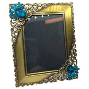 Cadre photo carré en laiton avec design élégant en verre parfait pour les articles de décoration de chambre de luxe exposés au mur ou debout - Product Image 1