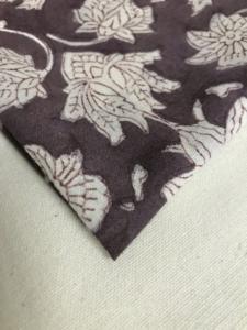 Tela de Algodón con Estampado Floral Intenso Hecho a Mano, por Metro, Textil Artesanal Tradicional Indio - Product Image 3