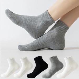 Calcetines de vestir de hombre de algodón negro divertido con logotipo personalizado de alta calidad al por mayor resistencia a los enganches de color personalizado de otoño a precio mayorista - Product Image 3