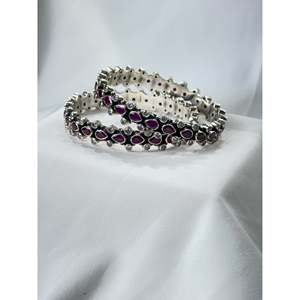 Brazalete de Plata 925 con Piedra Semipreciosa de Rubí Aasma, Brazalete Fino de una Sola Pieza - Product Image 1