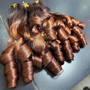 Pelo rizado a granel con textura elástica y volumen natural - Product Image 1