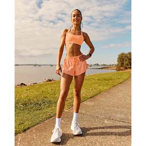 Sujetador deportivo con estampado de leopardo de soporte medio para yoga y entrenamiento - Cantaloupe - Product Image 3