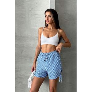 กางเกงขาสั้นผู้หญิงลายตารางสีน้ำเงินแบบผูกเชือกด้านข้าง ยี่ห้อ Topshow ขายส่ง - Product Image 5
