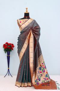 Saree de seda suave de diseñador de estilo Banarsi con blusa elegante Ropa de boda exclusiva para fiestas Ropa de Sari étnica para mujeres y niñas más vendidas - Product Image 4