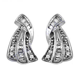 Elegantes Pendientes de Plata con Diamantes y Baño de Oro, Modernos con Formas de Corazón y Flor para Compromiso, Perla como Piedra Principal - Product Image 1