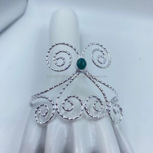 Pulseras con dijes ajustables de plata de diseño unisex moderno, joyería apilable versátil para perlas, Pulseras de Moda de moda - Product Image 1