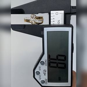 Vente en gros de bagues en or, argent, platine et diamants 10K, 14K, 18K, design en trois rangées, serti de diamants, coupe poire, émeraude, fournisseur - Product Image 3