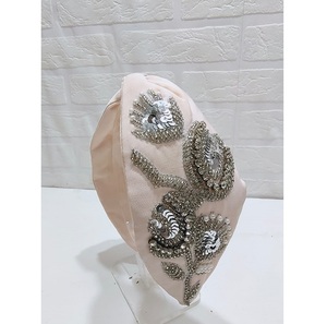 Diadema decorativa Premium para mujer con cuentas de semillas multicolores y perlas de diseñador en un elegante diseño hecho a mano - Product Image 1