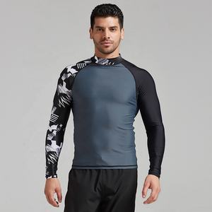 Camisa de compresión personalizada al por mayor Rash Guards Guantes Qasaab de manga larga para hombre Tela de verano Impresión sublimada Deportes de verano - Product Image 2