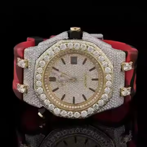 Reloj analógico de lujo personalizado de alta calidad estilo Hip Hop reloj de dos tonos con moissanita helada diamante rojo correa de goma reloj para hombres y mujeres - Product Image 2