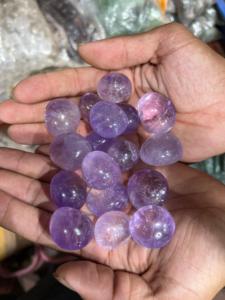 หินก้อนกรวดประดับแบบหินควอตซ์ธรรมชาติสีม่วงขัดเงาสีเหลืองสำหรับตกแต่งบ้านฮวงจุ้ยบรรเทาความเครียด - Product Image 3