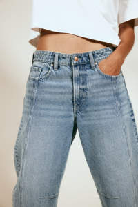 2025 nuevo último diseño de moda pantalones de mezclilla azul claro para mujer Soft Shell cómodo Extra curvo frente plano para invierno - Product Image 5