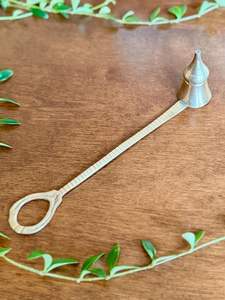 Éteignoir à bougie en fer de qualité supérieure, manche long, design élégant, écologique, décoratif, fonctionnel, outil essentiel pour les bougies - Product Image 4