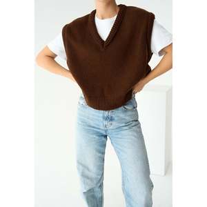 เสื้อสเวตเตอร์คอวีสีดำล้วน - Product Image 3