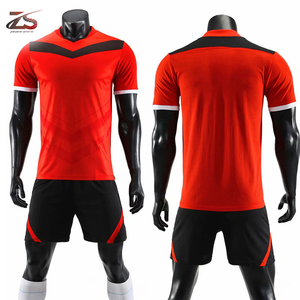 Vêtements de sport 100% polyester respirant conception personnalisée maillot de football vêtements de football hommes uniforme de football fabriqué au Pakistan - Product Image 1