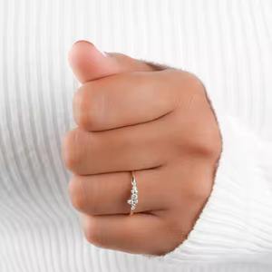 Bague en diamant de laboratoire à trois pierres taille ovale 2.0 CTW trilogie bague de fiançailles en diamant ovale 14k bague de mariée de mariage en or massif - Product Image 2