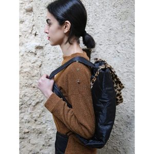 SAYURI Sac à dos de poche pour femme Compagnon de voyage élégant et pratique - Product Image 1