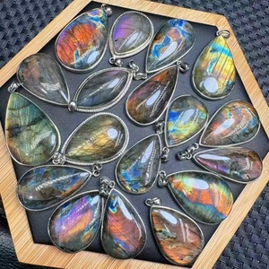 Liontin Kristal Labradorit Alami Unik, Kalung Batu Kilau Biru Ungu Estetis, Perhiasan Mode Boho, Liontin Batu Reiki - Product Image 6