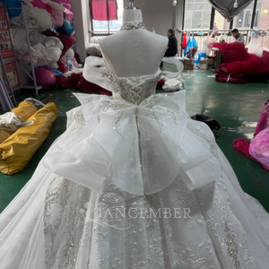 Robe de mariée XS266 scintillante en ivoire avec traîne chapelle, dentelle florale et appliques en cristal pour femme - Product Image 6