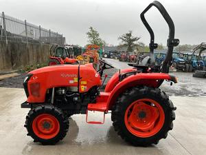 Tractor Utilitario Kubota L1-382 - Tractor Agrícola 4x4 de 38 HP, Potente y Versátil - Product Image 2