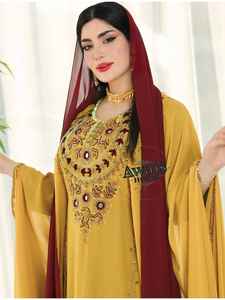 ชุดเดรสยาวแบบดั้งเดิมสำหรับผู้หญิงมุสลิมในเดือนรอมฎอน ไซส์พลัส ผ้าจอร์เจตต์น้ำหนักเบา ประดับลูกปัด งานแฮนด์เมด คอสูง แขนยาว ชายกระโปรงบาน - Product Image 2