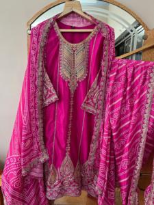 Elegantes trajes Dhoti con un intrincado trabajo de bordado perfecto para bodas y ocasiones especiales - Product Image 3