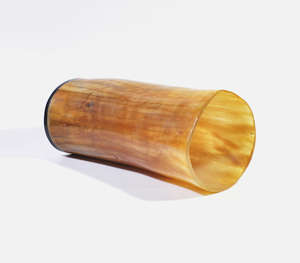 Authentique cornue à boire viking en corne de buffle polie, fabriquée à la main, de style nordique traditionnel, couleur miel naturel, pour le miel - Product Image 6