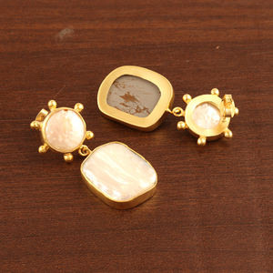 Boucles d'oreilles pendantes en perles d'eau douce naturelles, Look traditionnel, ravissant, plaqué or, boucles d'oreilles suspendues en perles - Product Image 2