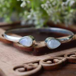 นาฬิกาทองเหลืองโบราณปรับได้กำไลข้อมือแฟชั่นงานแฮนด์เมดสีรุ้งมูนสโตนสไตล์ธิเบตชาวพุทธชุบเงินสำหรับงานปาร์ตี้ - Product Image 3