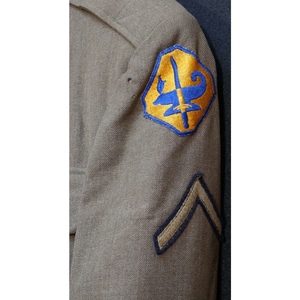 Chaqueta de Uniforme Estadounidense Antigua de la Segunda Guerra Mundial con Insignias y Botones Originales - Product Image 5