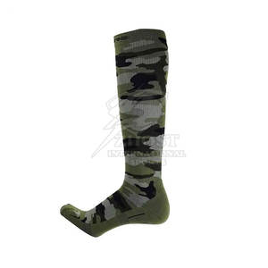 Calcetines deportivos unisex de tela elástica ligera que proporcionan comodidad, soporte y estilo, ideales para correr y hacer ejercicio. - Product Image 2