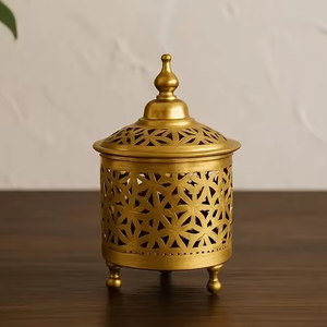 Quemador de incienso de latón elegante ecológico con tono dorado, ideal para hogares religiosos y áreas de meditación pacíficas - Product Image 1