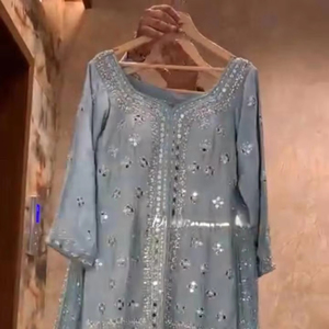 Georgette ชุดสูทงานปักกระจกจริง & ชุดใส่ไปงานปาร์ตี้สำหรับนักออกแบบชาวอินเดีย - Product Image 1