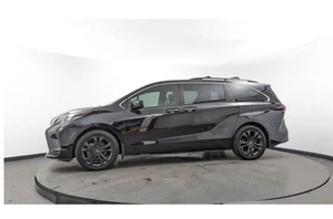 Minivan de luxe 2022 XSE 7 places, véhicule familial et de voyage - Product Image 3