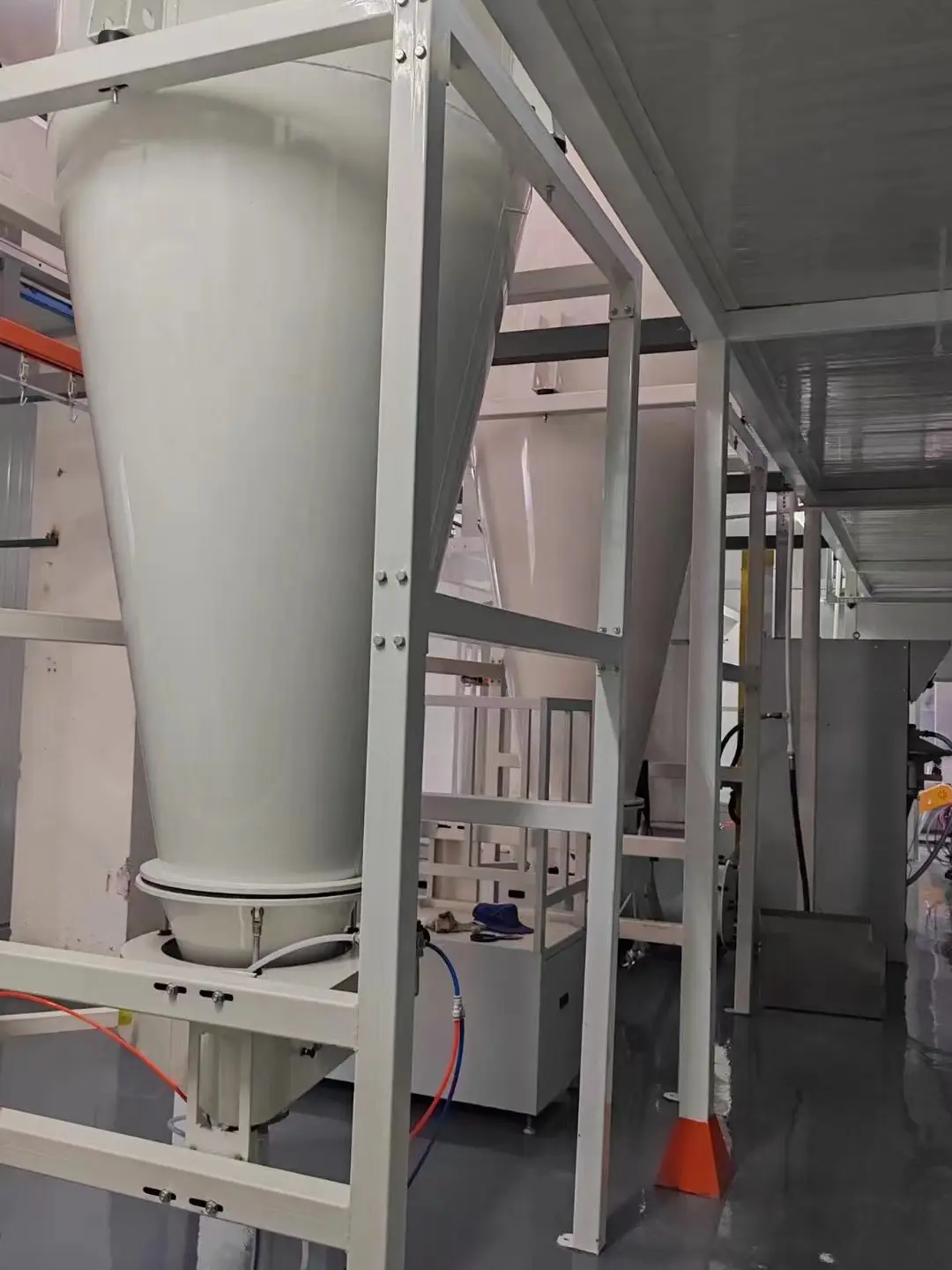 Machine automatique de cabine de pulvérisation de revêtement de poudre de ligne de revêtement de poudre avec le système de recyclage de poudre